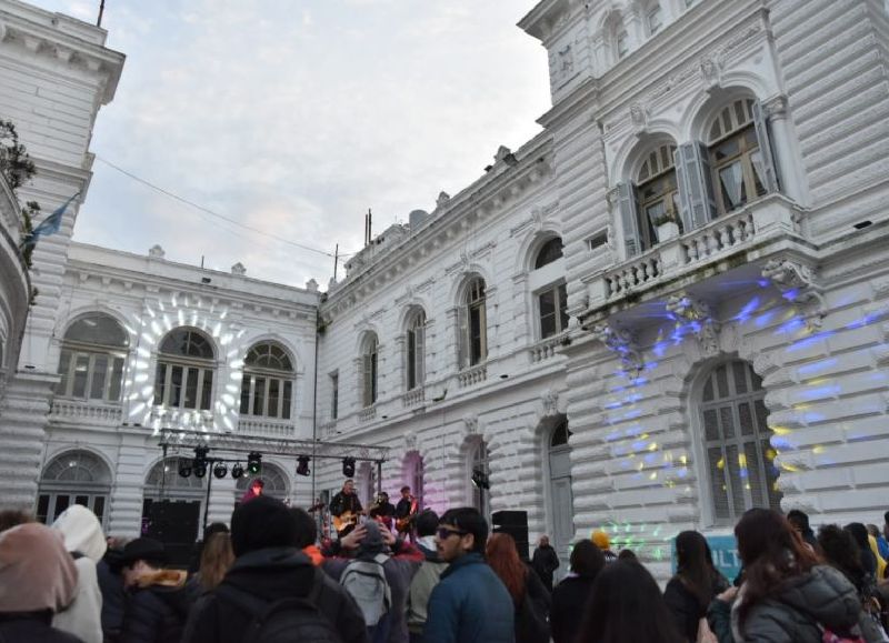 A partir de la iniciativa, la capital bonaerense recuperó un espacio que favorecerá al circuito musical local. Se replicará todos los sábados con entrada gratuita.