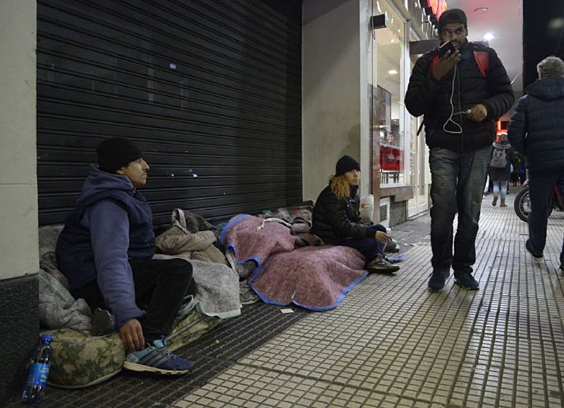 Con miles de personas durmiendo en la calle en la Ciudad de Buenos Aires,  Larreta gasta 22 millones de pesos en catering